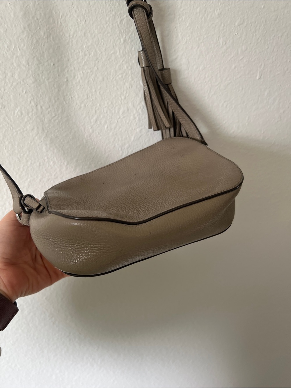 Tory Burch Taupe Pebbled Leather Camera Crossbody - Picture 8 of 9